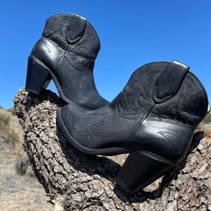 Dingo Boots, Black, Size 8